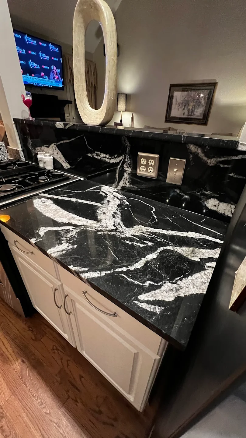 Lexington kitchen in Skyfall granite